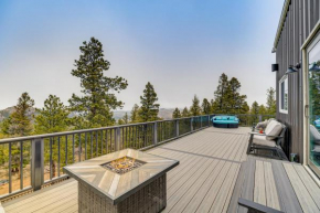 Florissant Home with Hot Tub, Putting Green and Views!